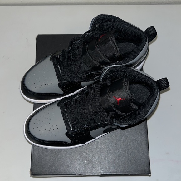 Jordan 1 MID - Picture 3 of 5